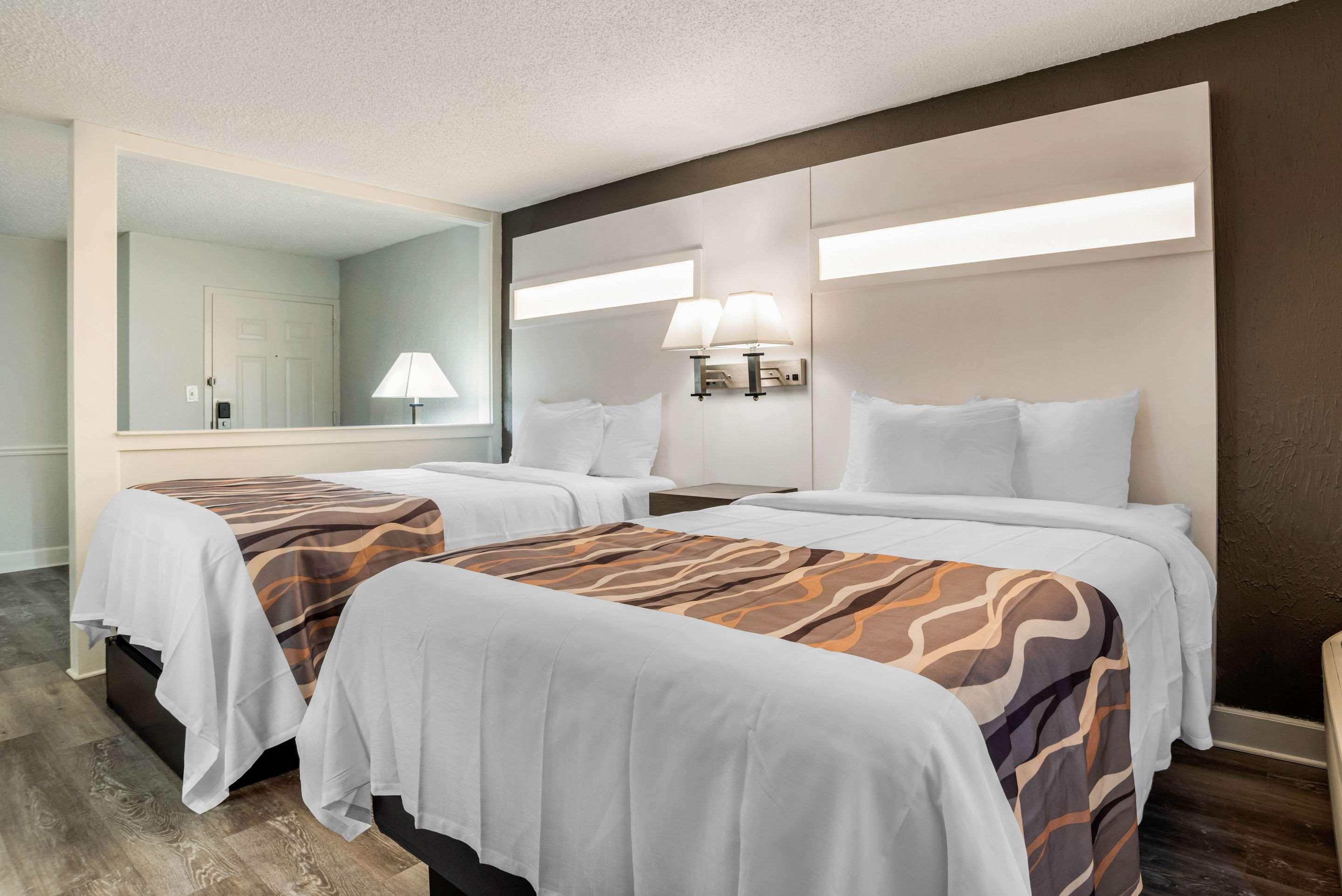Baymont By Wyndham Montgomery Al Bagian luar foto