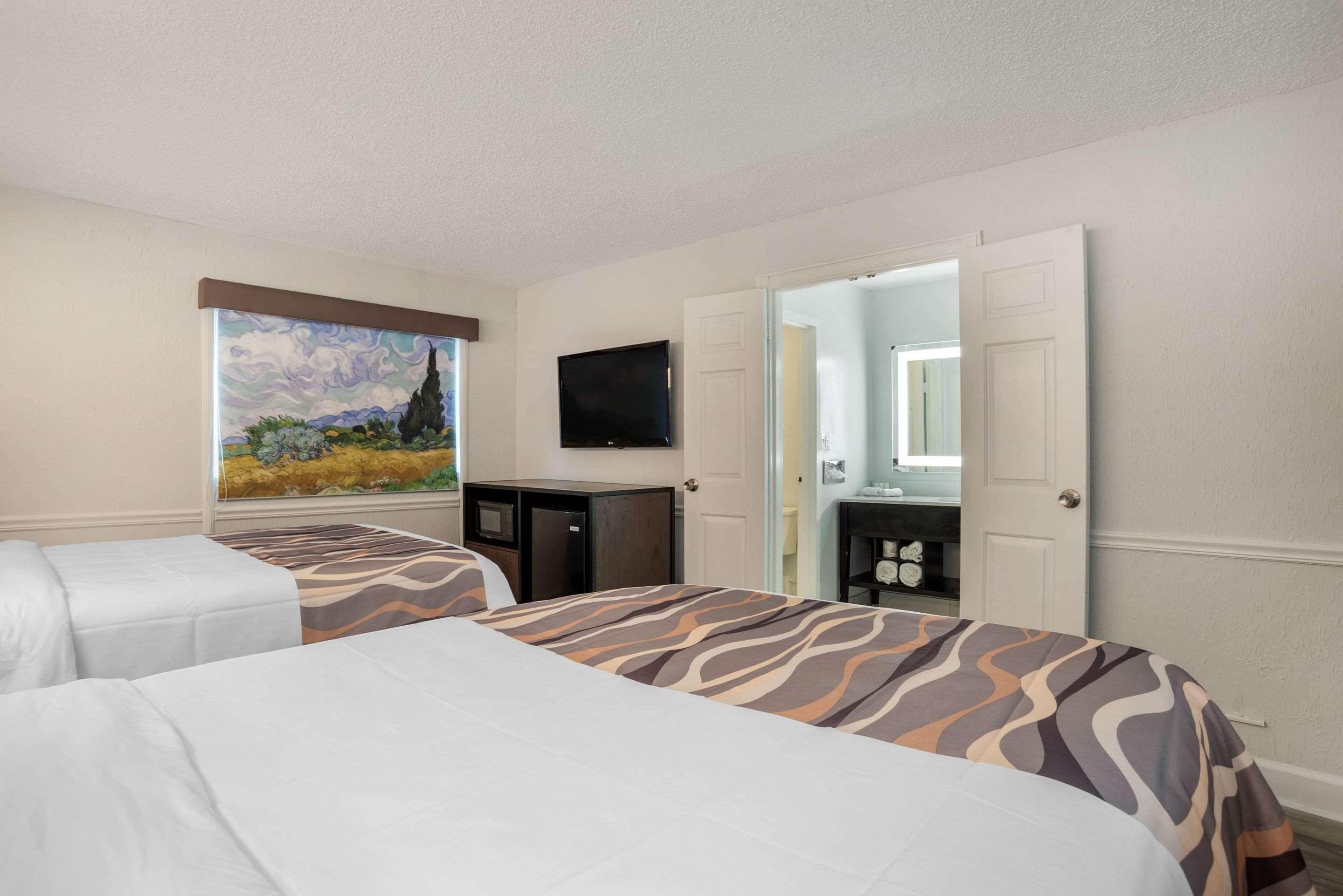 Baymont By Wyndham Montgomery Al Bagian luar foto