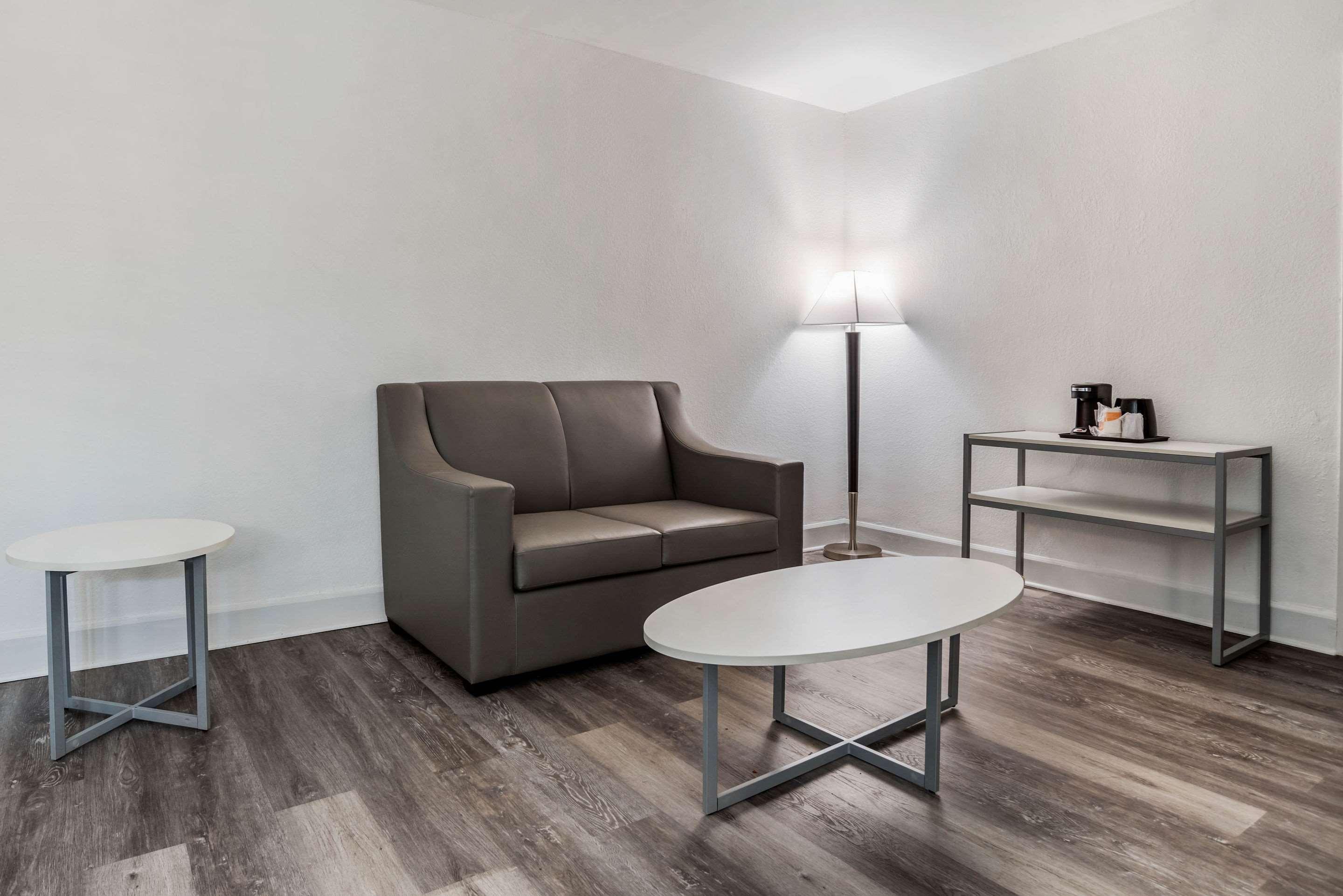 Baymont By Wyndham Montgomery Al Bagian luar foto