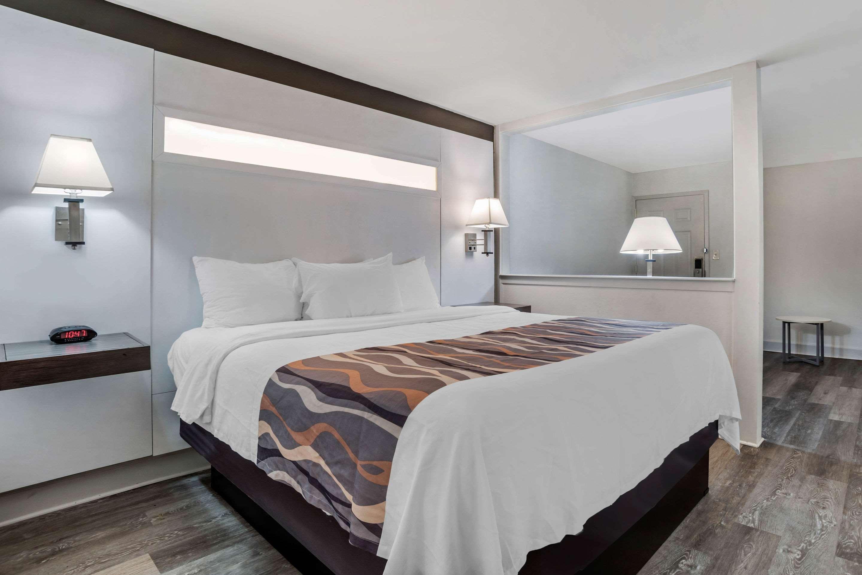 Baymont By Wyndham Montgomery Al Bagian luar foto
