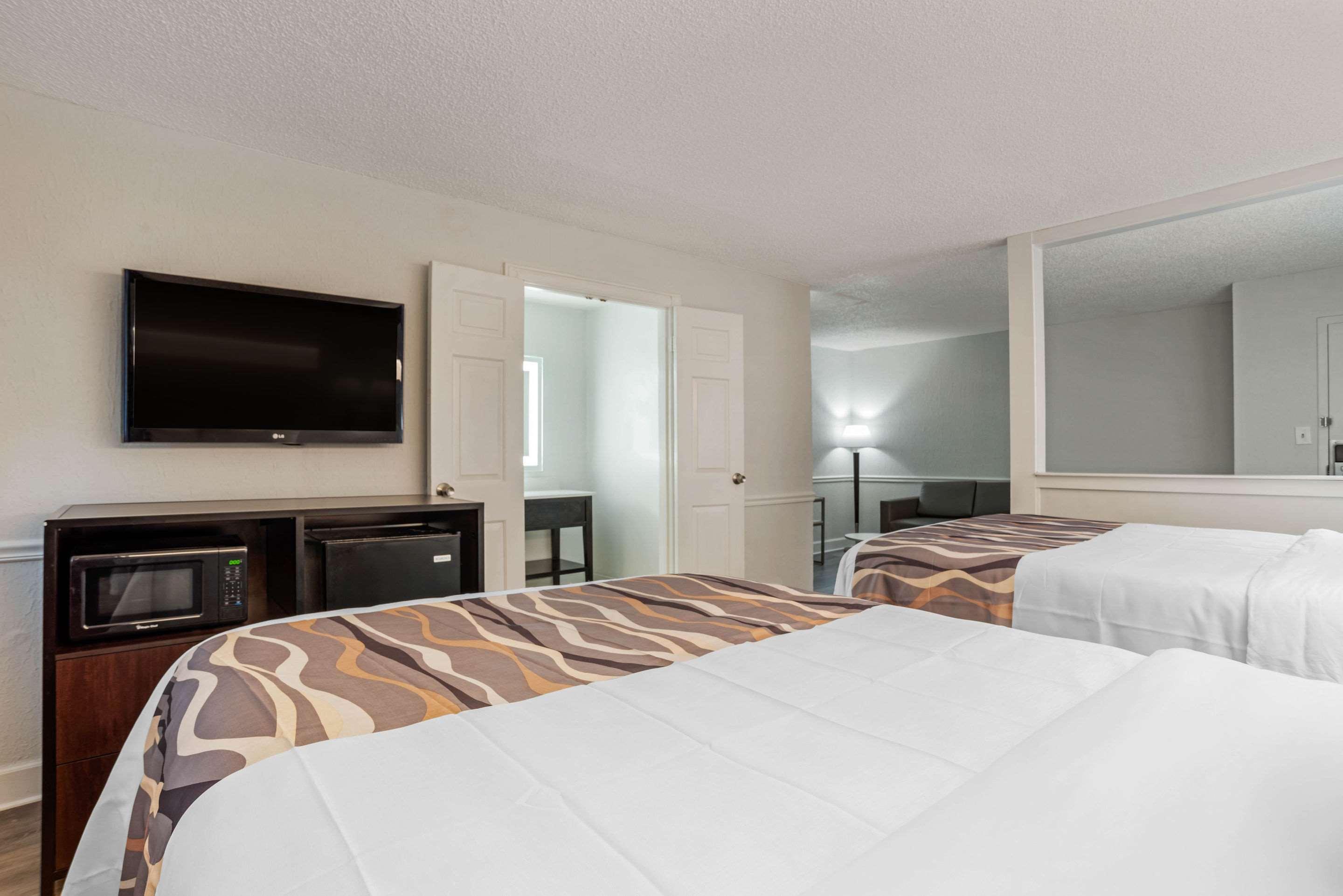 Baymont By Wyndham Montgomery Al Bagian luar foto