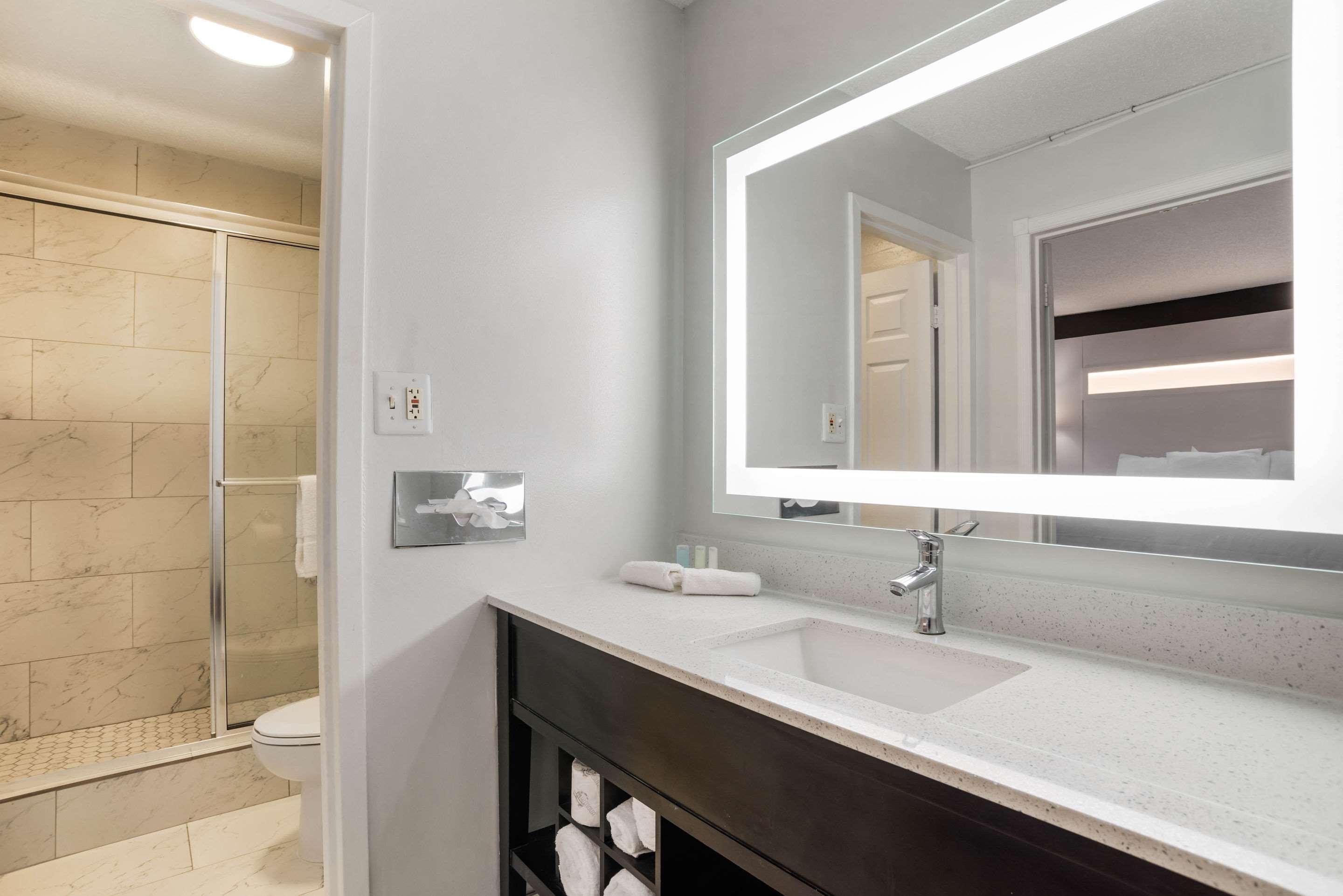 Baymont By Wyndham Montgomery Al Bagian luar foto