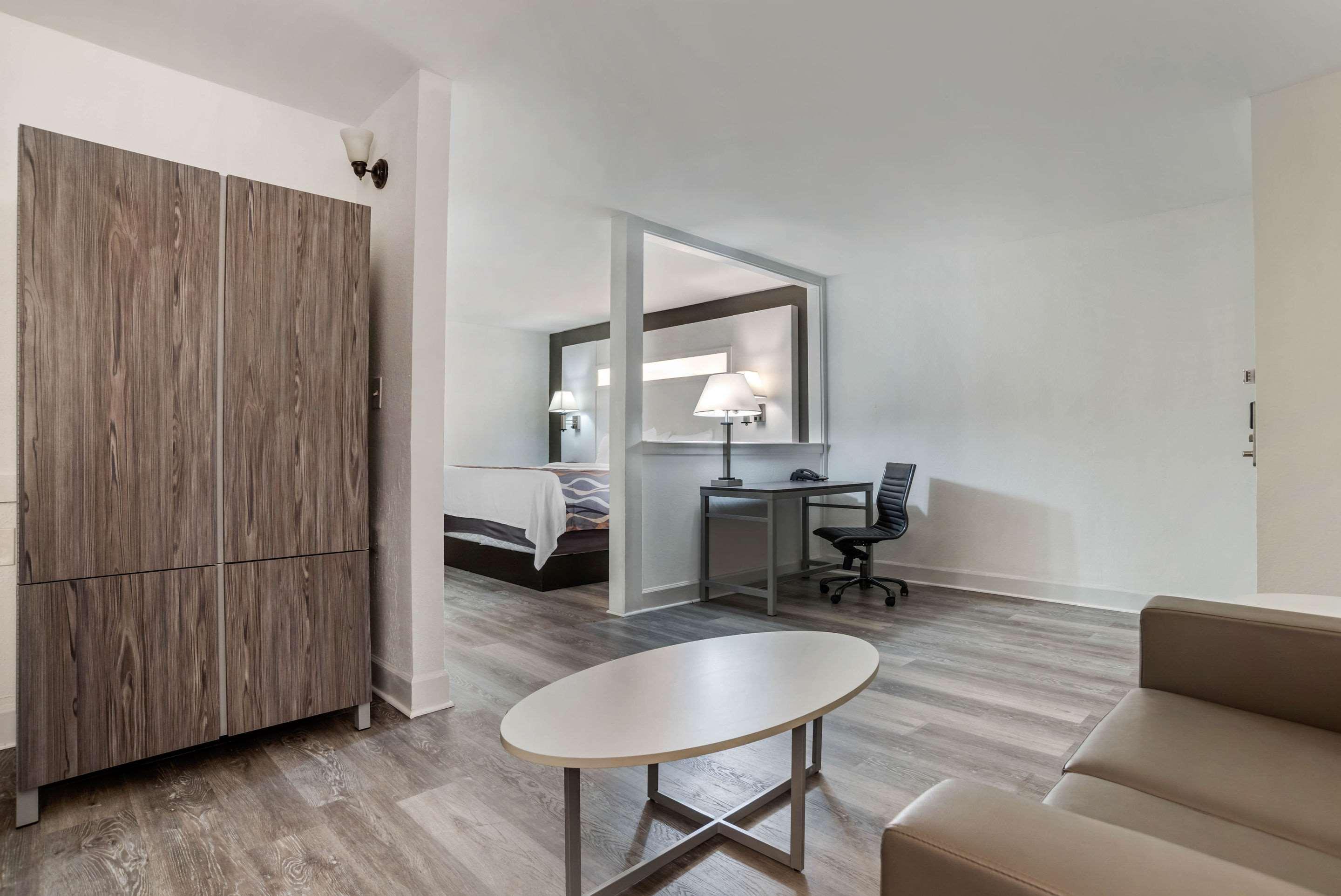 Baymont By Wyndham Montgomery Al Bagian luar foto