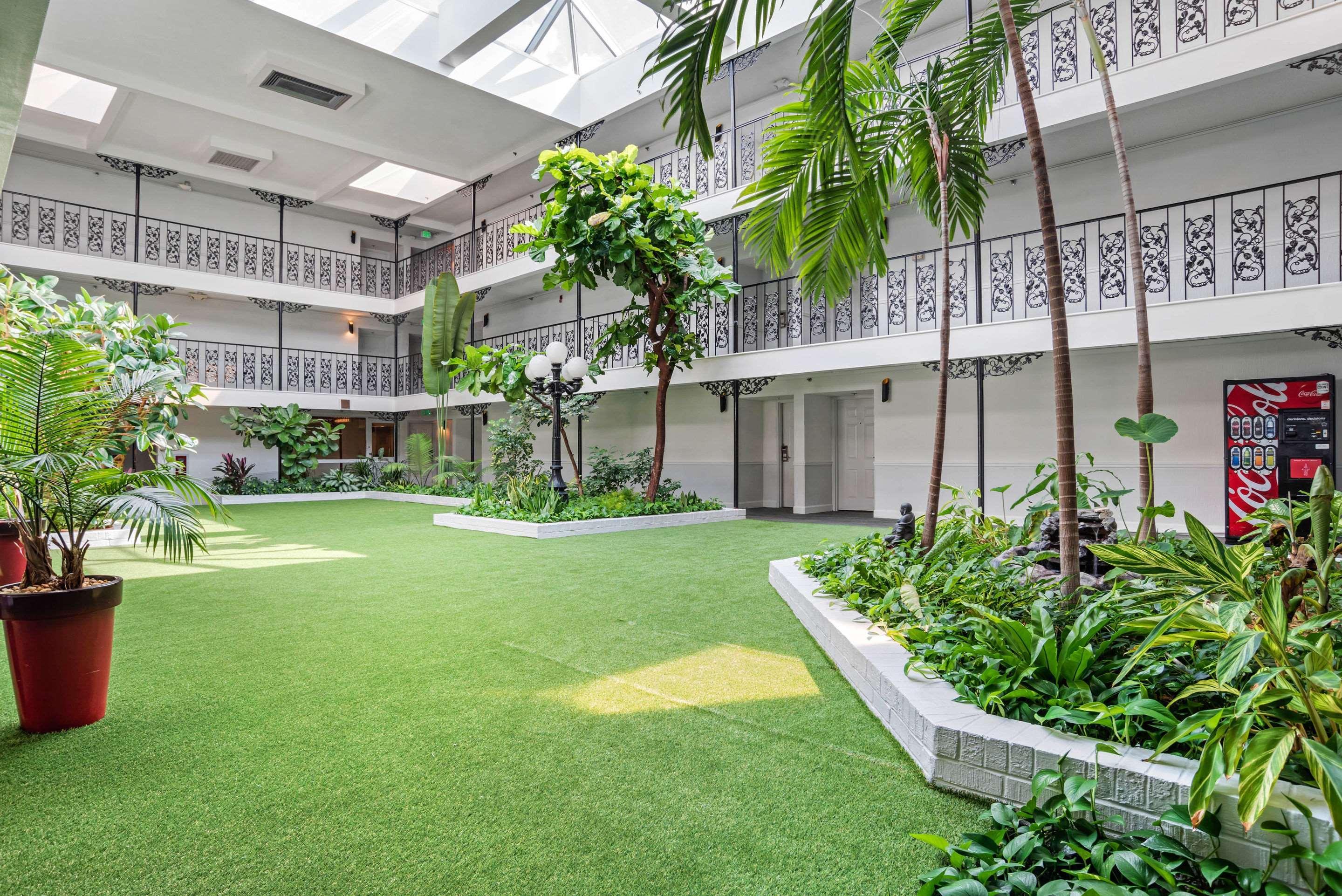 Baymont By Wyndham Montgomery Al Bagian luar foto