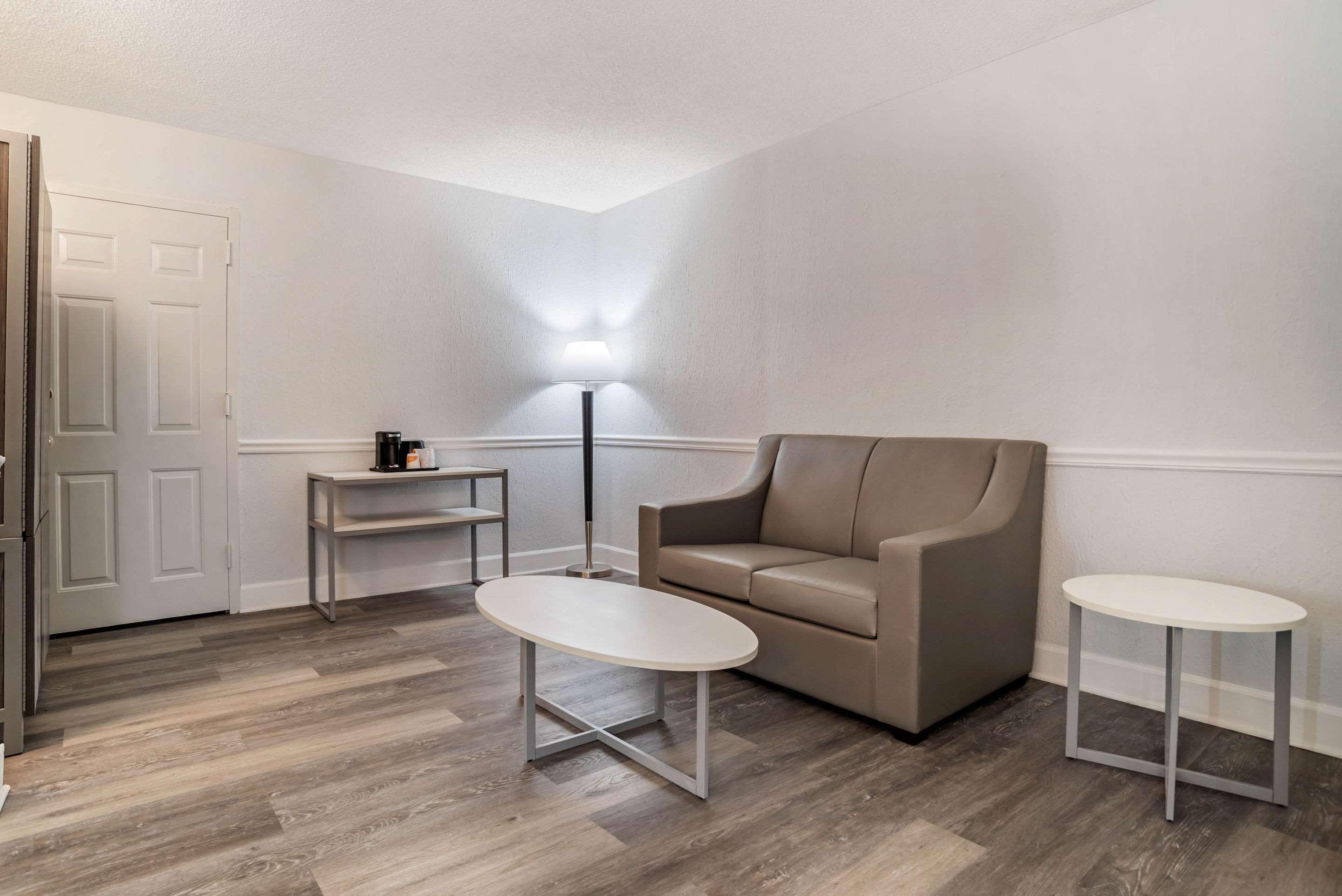Baymont By Wyndham Montgomery Al Bagian luar foto
