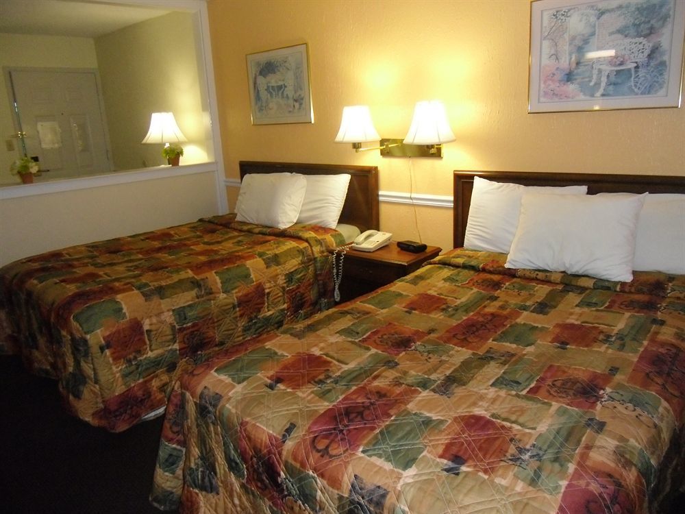 Baymont By Wyndham Montgomery Al Bagian luar foto
