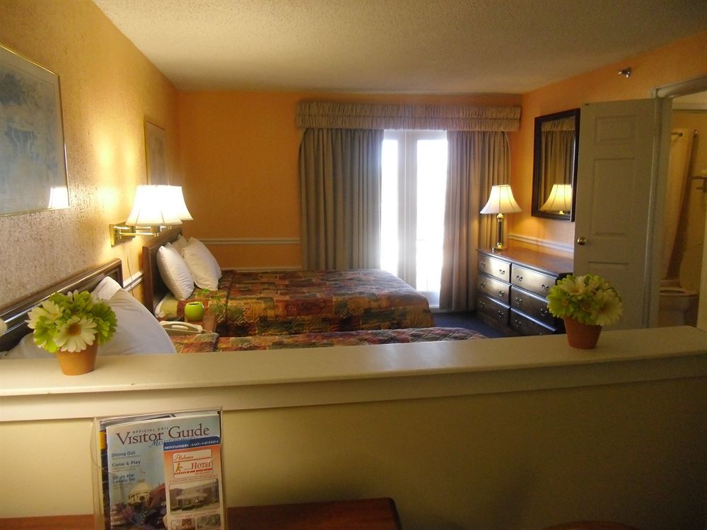 Baymont By Wyndham Montgomery Al Bagian luar foto