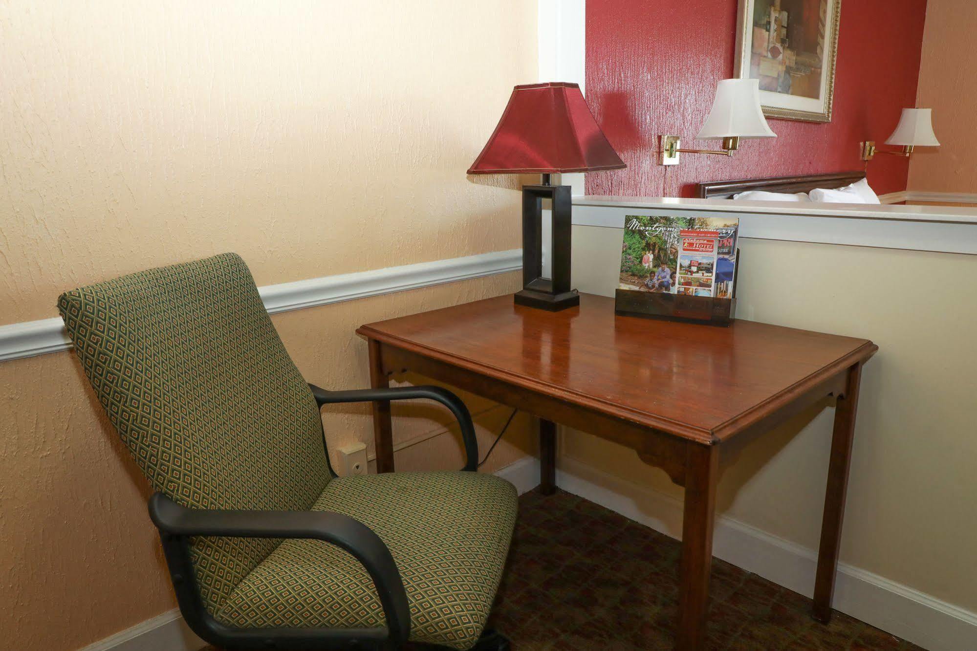 Baymont By Wyndham Montgomery Al Bagian luar foto