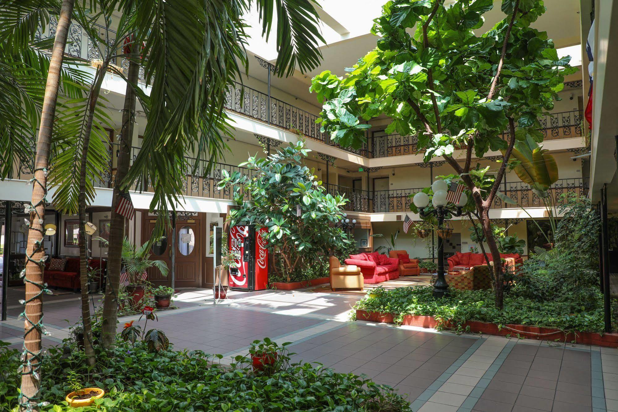 Baymont By Wyndham Montgomery Al Bagian luar foto